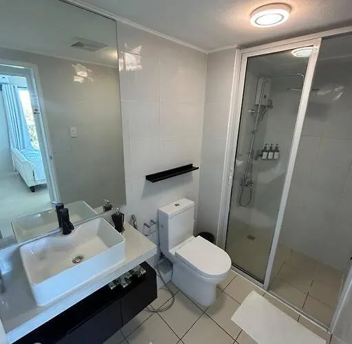 Appartement Modern Oasis: Pool + Netflix