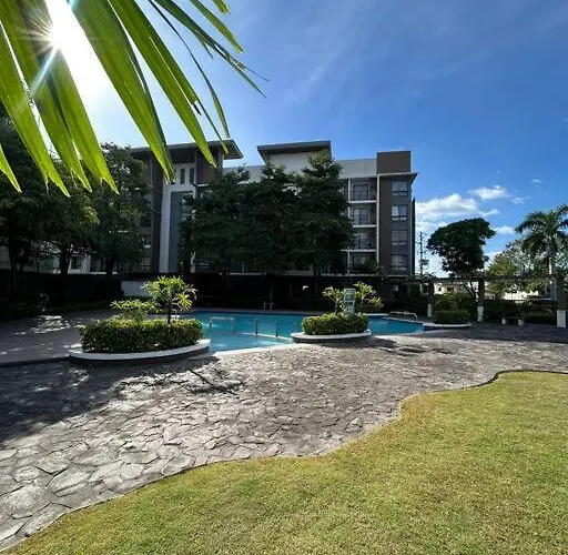 Modern Oasis: Pool + Netflix *