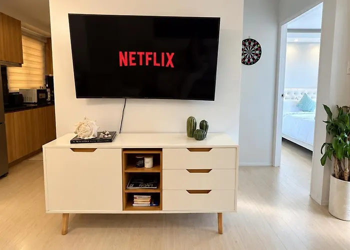 Modern Oasis 2br Netflix And Pool Manila