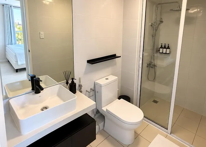 Modern Oasis 2br Netflix And Pool Apartamento Manila